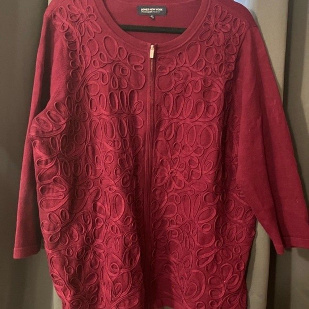 Jones New York zip front sweater with 3/4 inch sleeves